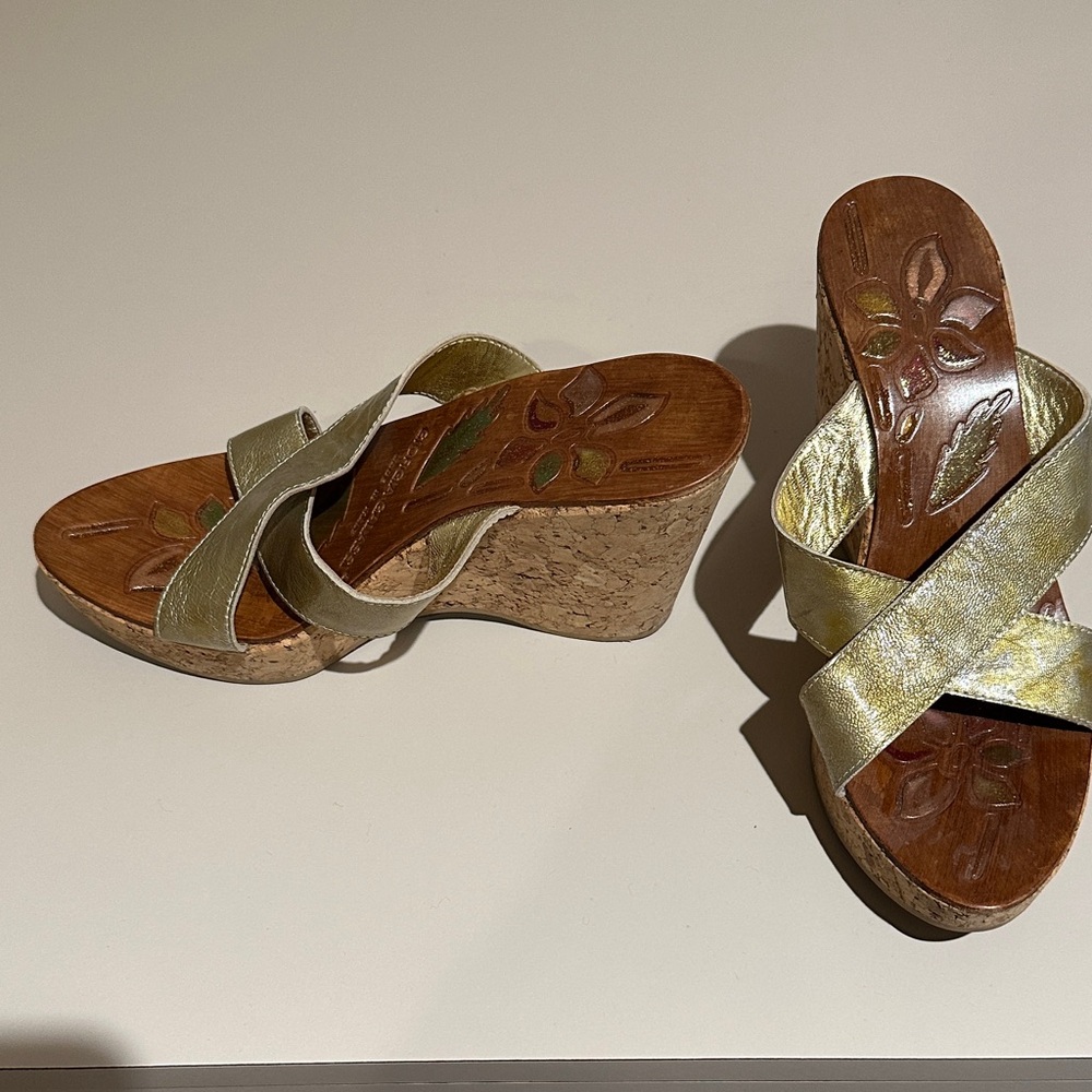 Elegant Gold Wedge Sandals